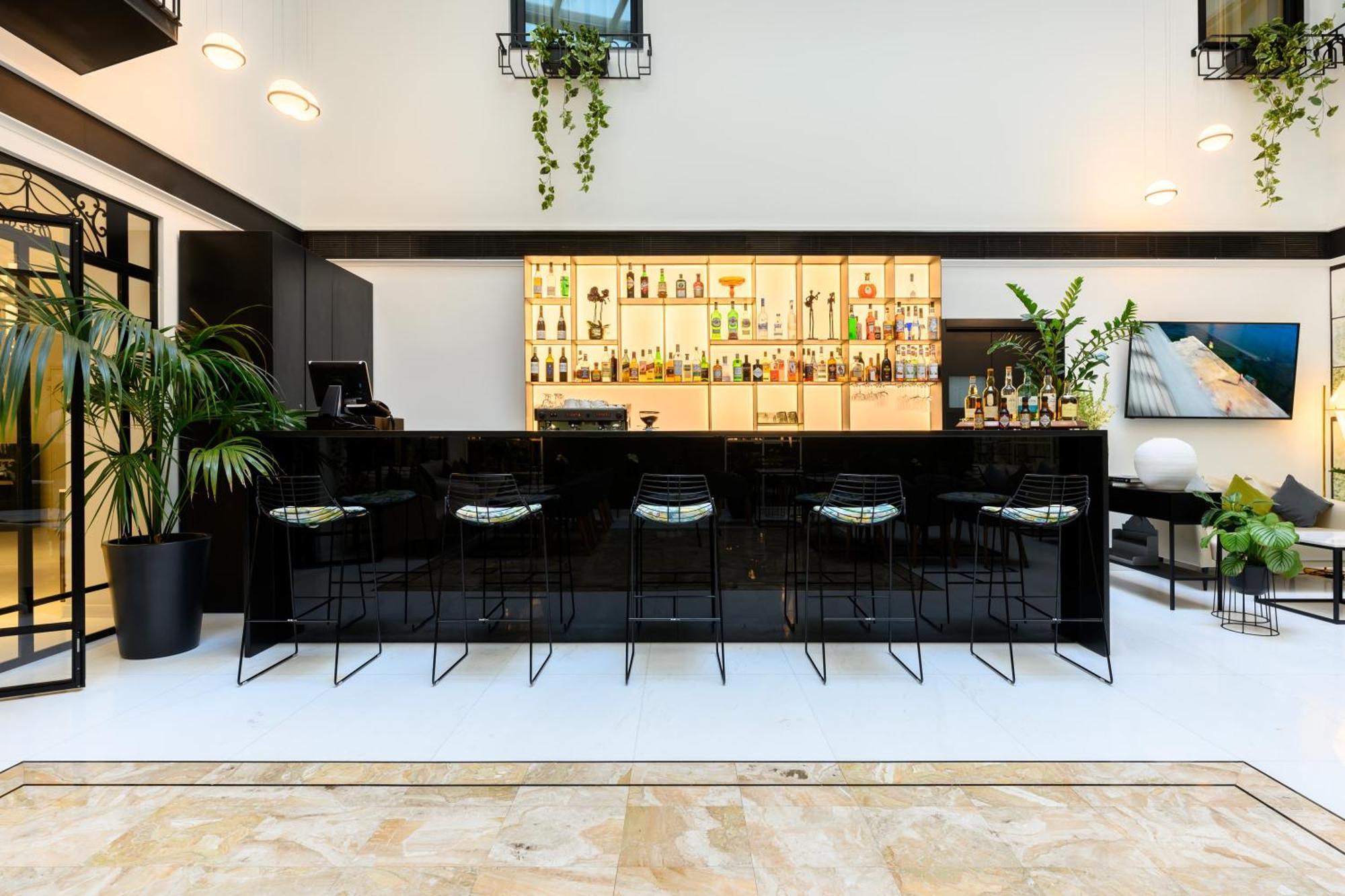 The Embassy Valletta Hotel Exterior photo
